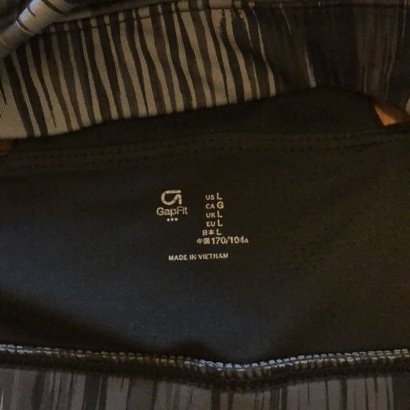 Gap Fit workout tops - Picture 7 of 13